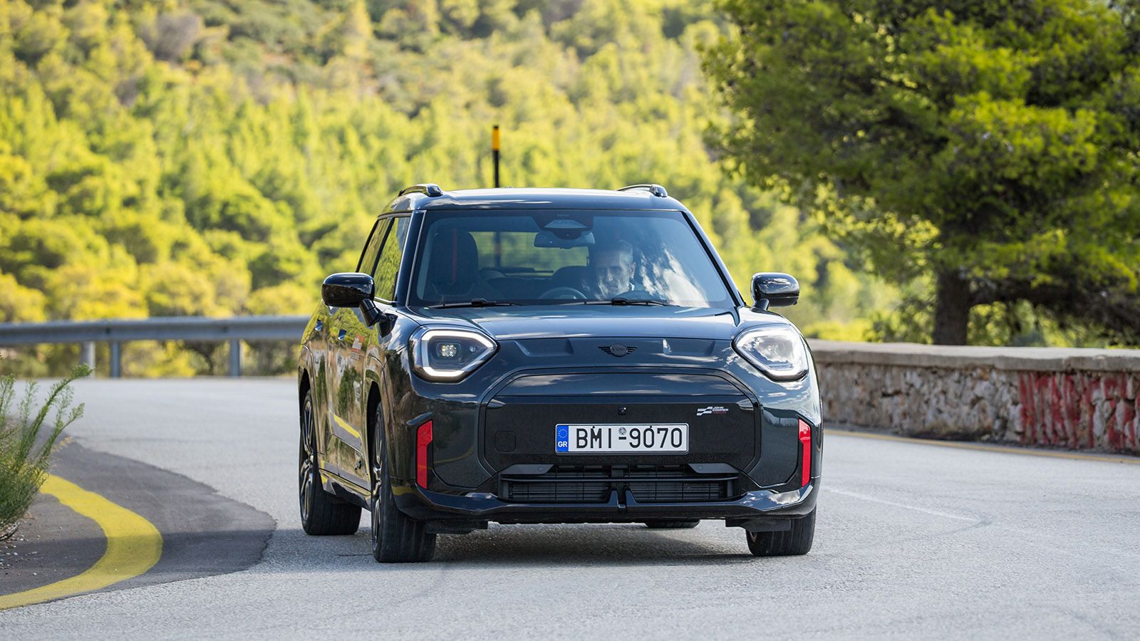 Mini Aceman. Πόσο καλό είναι σε εξοπλισμό άνεσης και ασφάλειας.